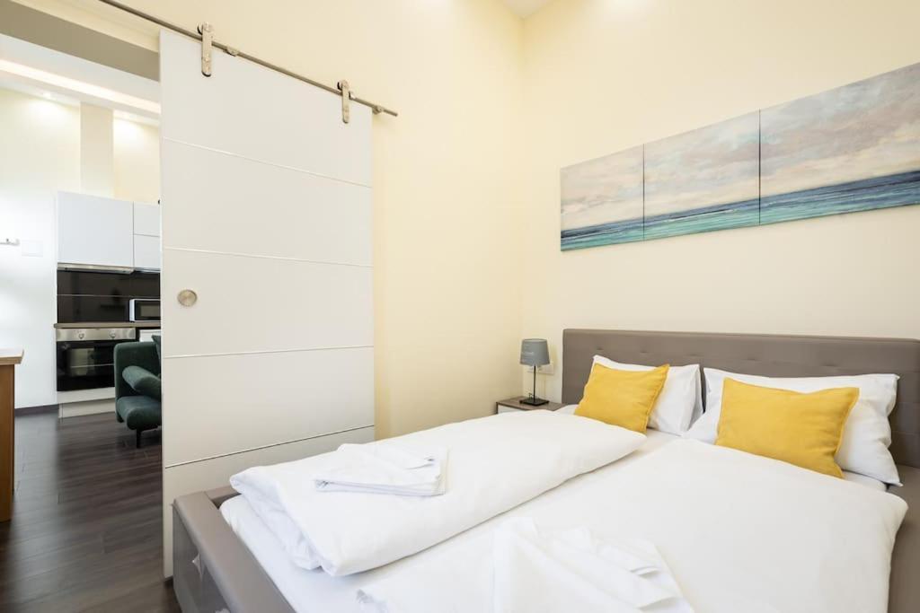 Peppy Home Of Harmony Budapest Exterior photo
