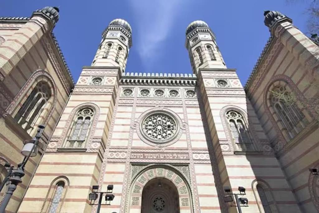 Peppy Home Of Harmony Budapest Exterior photo