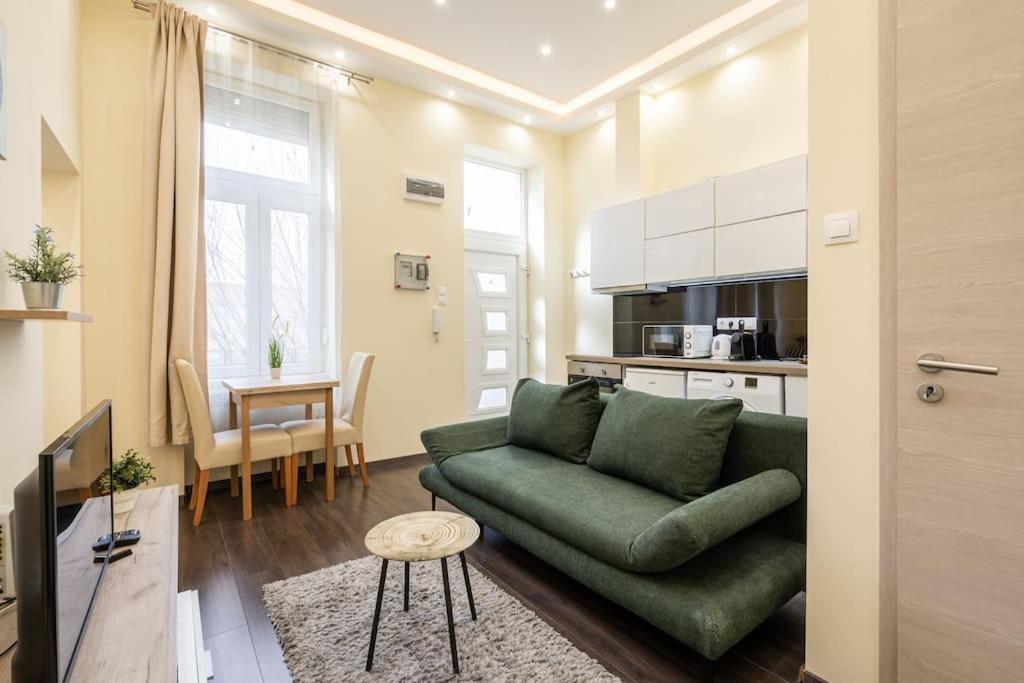 Peppy Home Of Harmony Budapest Exterior photo