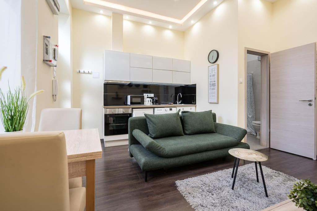 Peppy Home Of Harmony Budapest Exterior photo